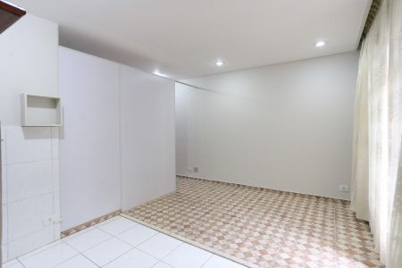 Casa para alugar com 30m², 1 quarto e sem vaga Casa para alugar com 30m², 1 quarto e sem vagaSala