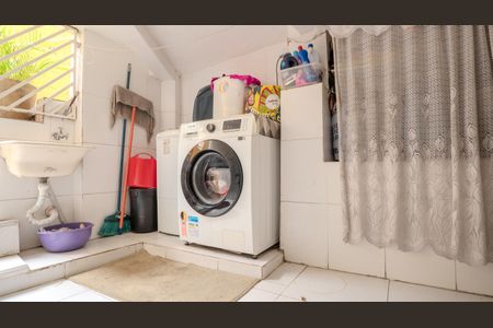 Casa à venda com 120m², 4 quartos e 1 vagaÁrea de Serviço