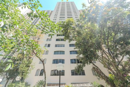 Apartamento à venda com 120m², 3 quartos e 1 vaga Apartamento à venda com 120m², 3 quartos e 1 vagaFachada