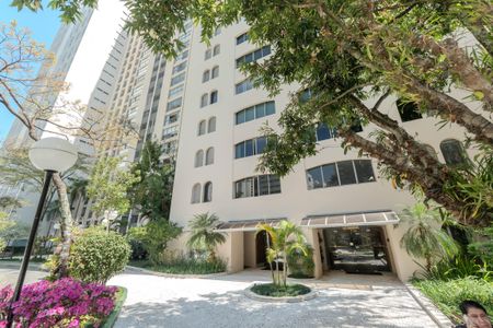 Apartamento à venda com 120m², 3 quartos e 1 vaga Apartamento à venda com 120m², 3 quartos e 1 vagaFachada