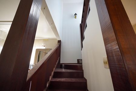 Casa de condomínio para alugar com 70m², 3 quartos e sem vagaEscada