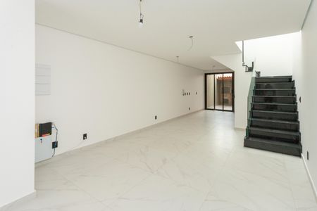 Casa à venda com 155m², 3 quartos e 2 vagasSala