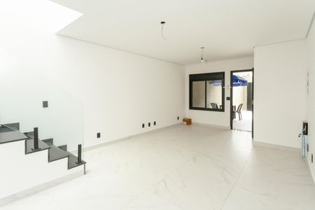 Casa à venda com 155m², 3 quartos e 2 vagasSala