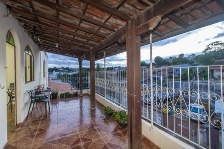 Casa à venda com 250m², 3 quartos e 3 vagasVaranda - Casa 3