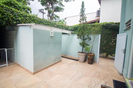 Casa à venda com 313m², 4 quartos e 2 vagasQuintal