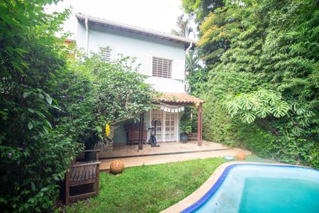 Casa à venda com 313m², 4 quartos e 2 vagasPiscina