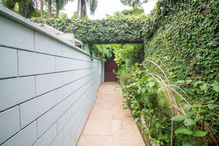 Casa à venda com 313m², 4 quartos e 2 vagasCorredor