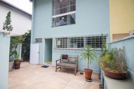 Casa à venda com 313m², 4 quartos e 2 vagasQuintal