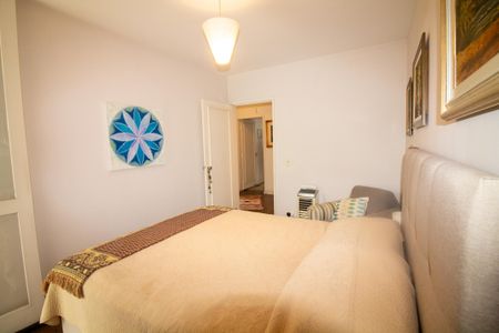 Casa à venda com 313m², 4 quartos e 2 vagasQuarto 1