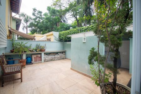 Casa à venda com 313m², 4 quartos e 2 vagasQuintal