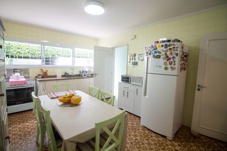 Casa à venda com 313m², 4 quartos e 2 vagasCozinha