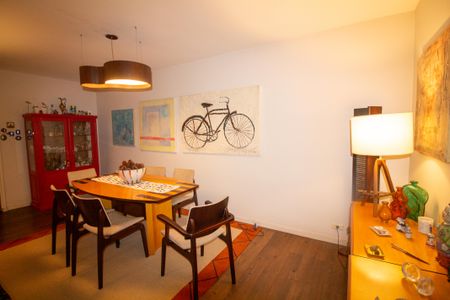 Casa à venda com 313m², 4 quartos e 2 vagasSala de Jantar