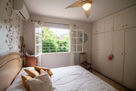 Casa à venda com 313m², 4 quartos e 2 vagasQuarto 4 - Suíte