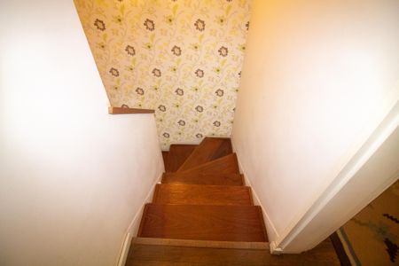 Casa à venda com 313m², 4 quartos e 2 vagasEscada