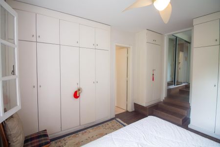 Casa à venda com 313m², 4 quartos e 2 vagasQuarto 4 - Suíte