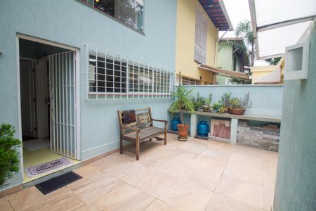 Casa à venda com 313m², 4 quartos e 2 vagasQuintal
