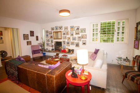 Casa à venda com 313m², 4 quartos e 2 vagasSala