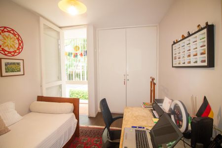 Casa à venda com 313m², 4 quartos e 2 vagasQuarto 2