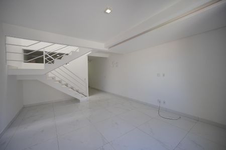Sala de casa para alugar com 2 quartos, 107m² em Ingleses do Rio Vermelho, Florianópolis