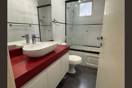 Apartamento à venda com 113m², 3 quartos e 2 vagas Apartamento à venda com 113m², 3 quartos e 2 vagasBanheiro da Suíte