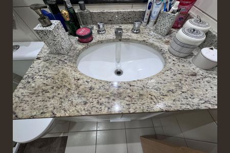 Apartamento à venda com 70m², 2 quartos e 1 vaga Apartamento à venda com 70m², 2 quartos e 1 vagaSuíte - Banheiro