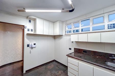 Casa à venda com 295m², 4 quartos e 6 vagasCozinha