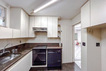 Casa à venda com 295m², 4 quartos e 6 vagasCozinha