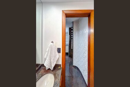 Casa à venda com 295m², 4 quartos e 6 vagasLavabo