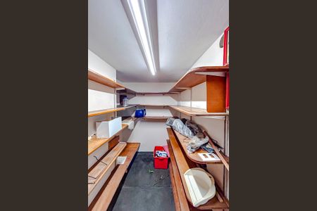 Casa à venda com 295m², 4 quartos e 6 vagasDespensa