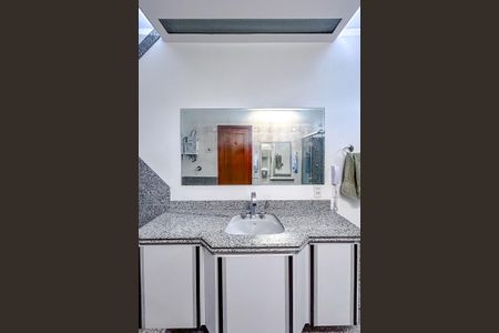 Casa à venda com 295m², 4 quartos e 6 vagasBanheiro da Suíte