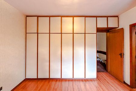 Casa à venda com 295m², 4 quartos e 6 vagasSuíte