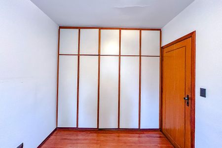 Casa à venda com 295m², 4 quartos e 6 vagasQuarto 1 - Armários