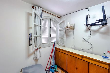 Casa à venda com 295m², 4 quartos e 6 vagasQuarto de Serviço