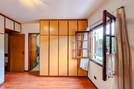 Casa à venda com 295m², 4 quartos e 6 vagasSuíte