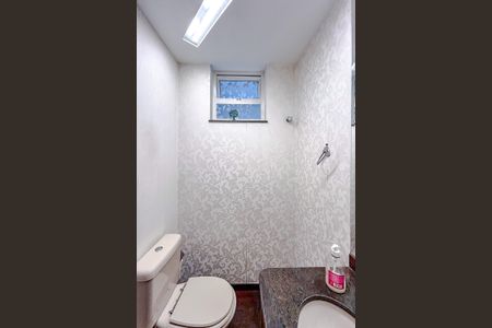 Casa à venda com 295m², 4 quartos e 6 vagasLavabo