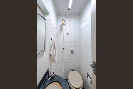 Casa à venda com 295m², 4 quartos e 6 vagasBanheiro de serviço