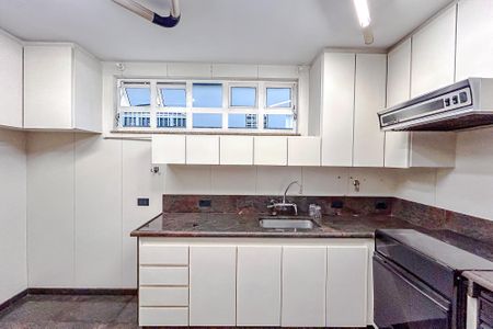 Casa à venda com 295m², 4 quartos e 6 vagasCozinha