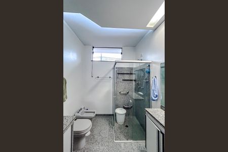 Casa à venda com 295m², 4 quartos e 6 vagasBanheiro da Suíte