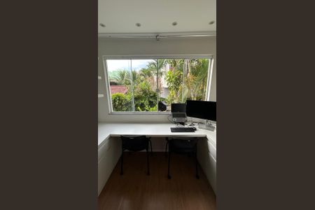 Casa de condomínio para alugar com 230m², 3 quartos e 2 vagasQuarto