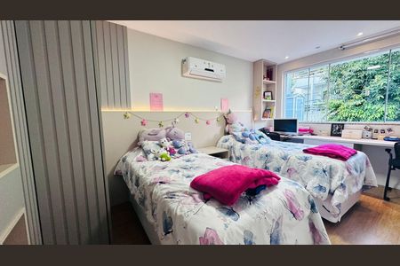 Casa de condomínio para alugar com 230m², 3 quartos e 2 vagasQuarto