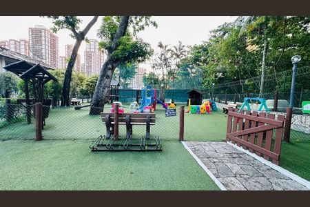 Casa de condomínio para alugar com 230m², 3 quartos e 2 vagasÁrea externa