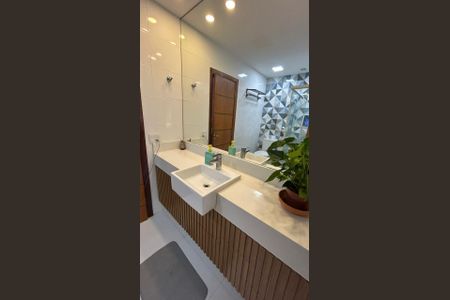 Casa de condomínio para alugar com 230m², 3 quartos e 2 vagasBanheiro