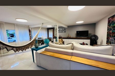 Casa de condomínio para alugar com 230m², 3 quartos e 2 vagasSala