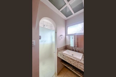 Casa à venda com 385m², 4 quartos e 4 vagasBanheiro da Suíte 4