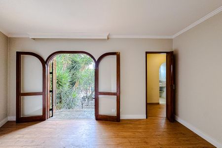 Casa à venda com 385m², 4 quartos e 4 vagasQuarto 4 - Suíte