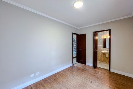 Casa à venda com 385m², 4 quartos e 4 vagasQuarto 2 - Suíte