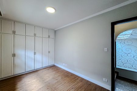 Casa à venda com 385m², 4 quartos e 4 vagasQuarto 2 - Suíte