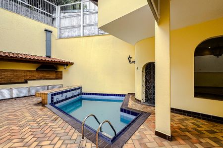 Casa à venda com 385m², 4 quartos e 4 vagasÁrea externa