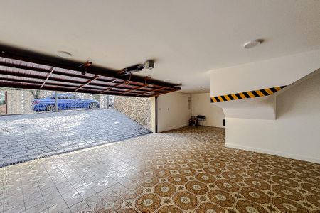 Casa à venda com 385m², 4 quartos e 4 vagasGaragem