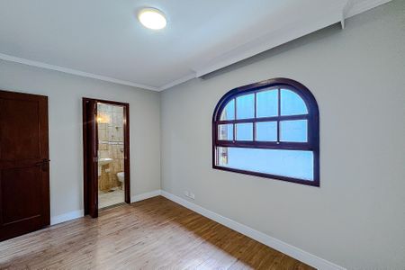 Casa à venda com 385m², 4 quartos e 4 vagasQuarto 2 - Suíte